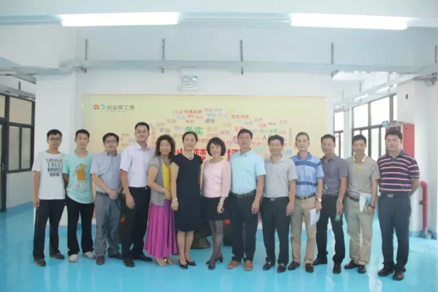 图为出席校友合影